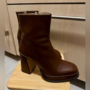 Souliers Martinez Chueca Leather Platform boot, size 38 (US 8)